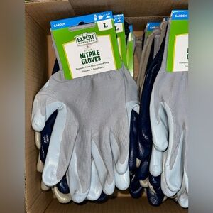 Gardening gloves